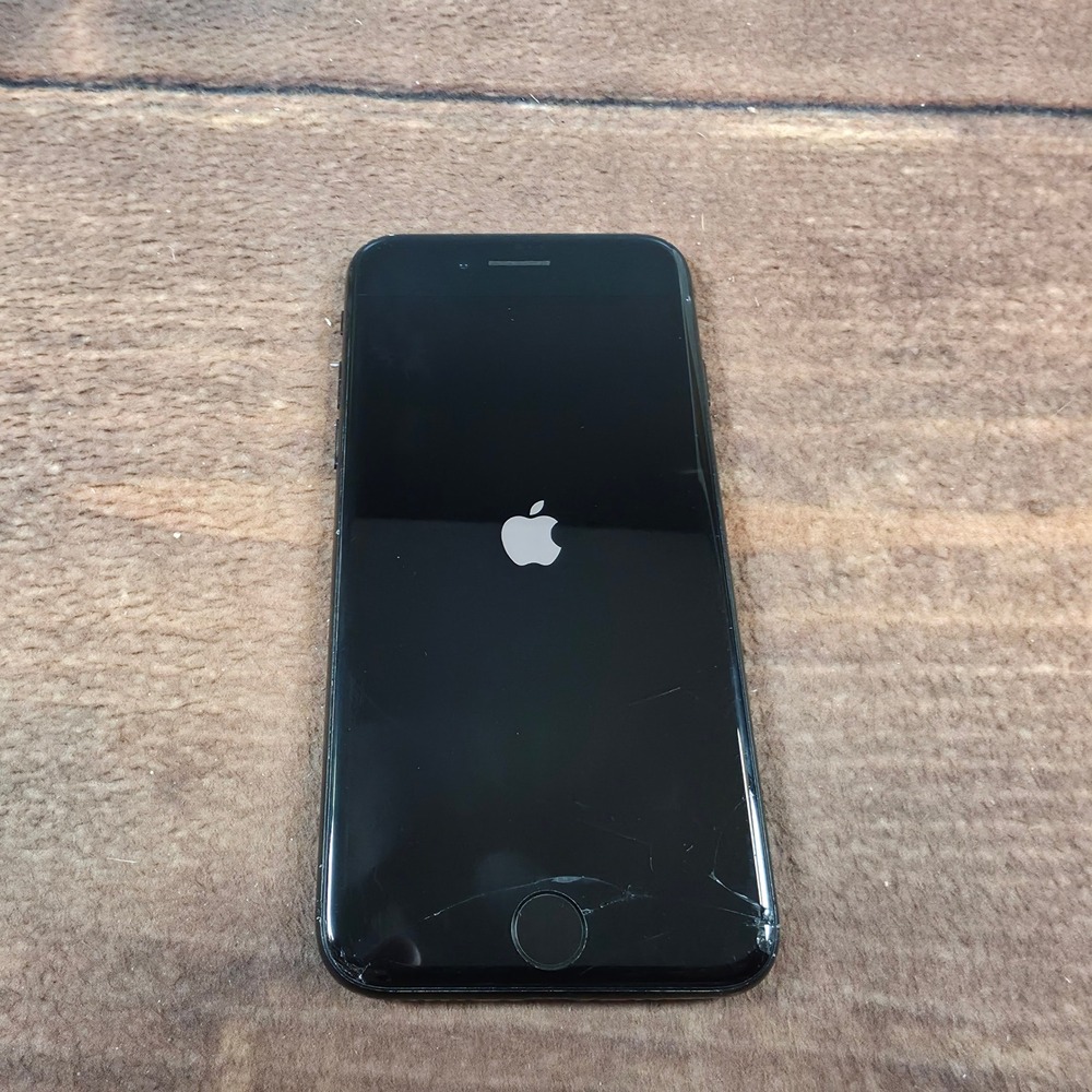 Apple iPhone 7 Smartphone Mens N/A Black Fair Cracked Screen Locked A1660